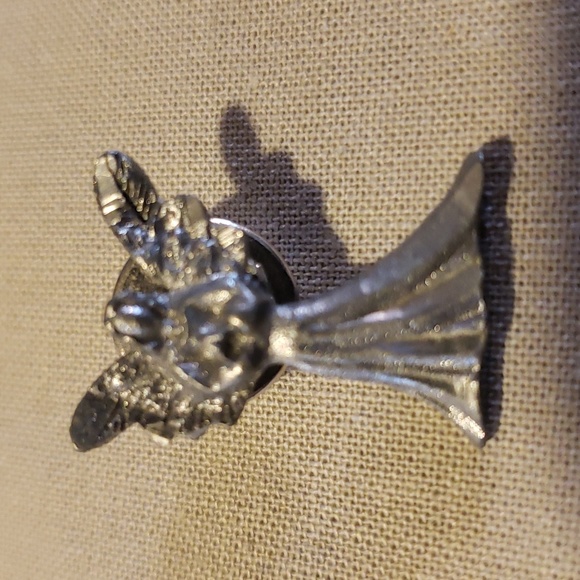 Four Silver-tone and Gold-tone Angel Pins - 5/$15 - Picture 5 of 6